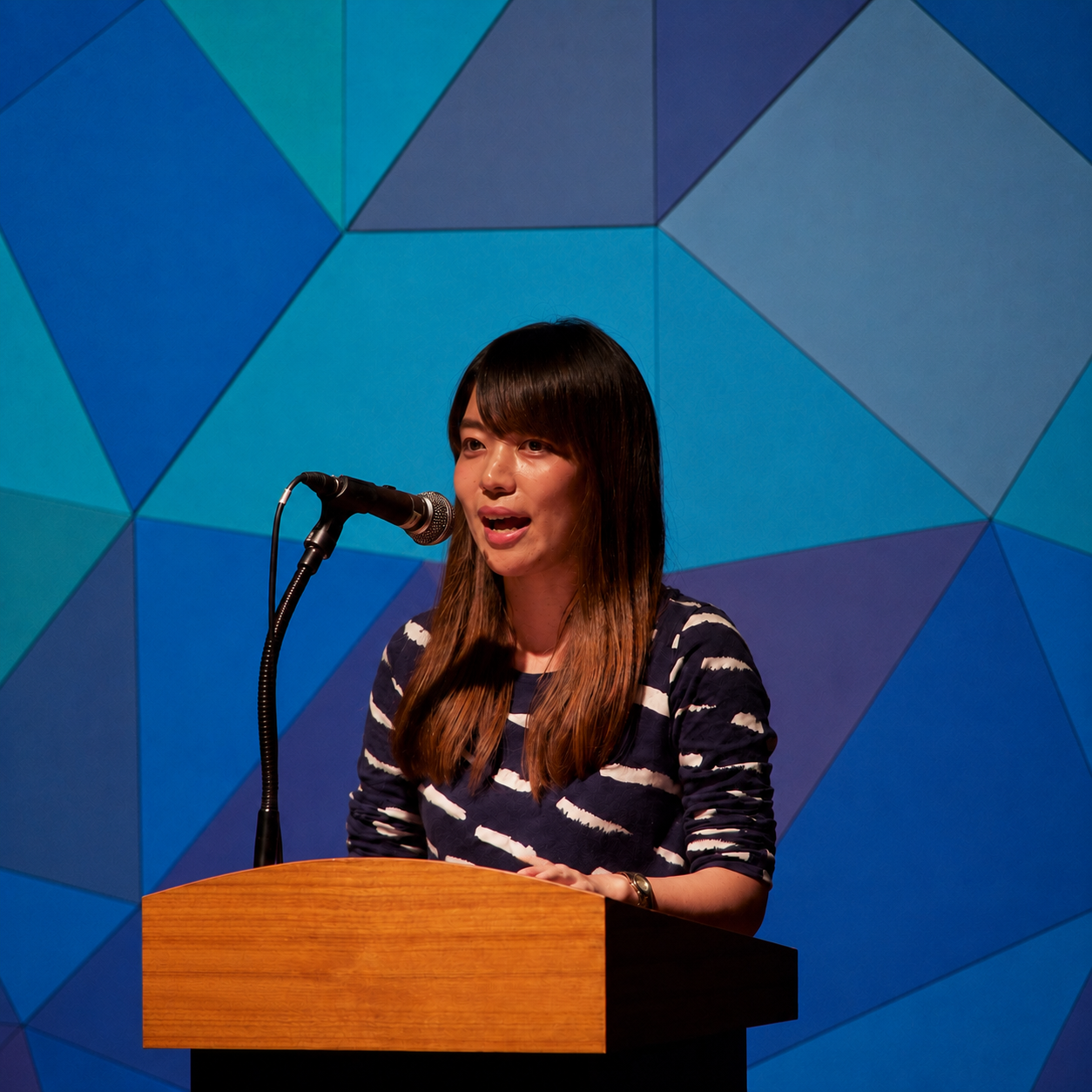 山根 綾香